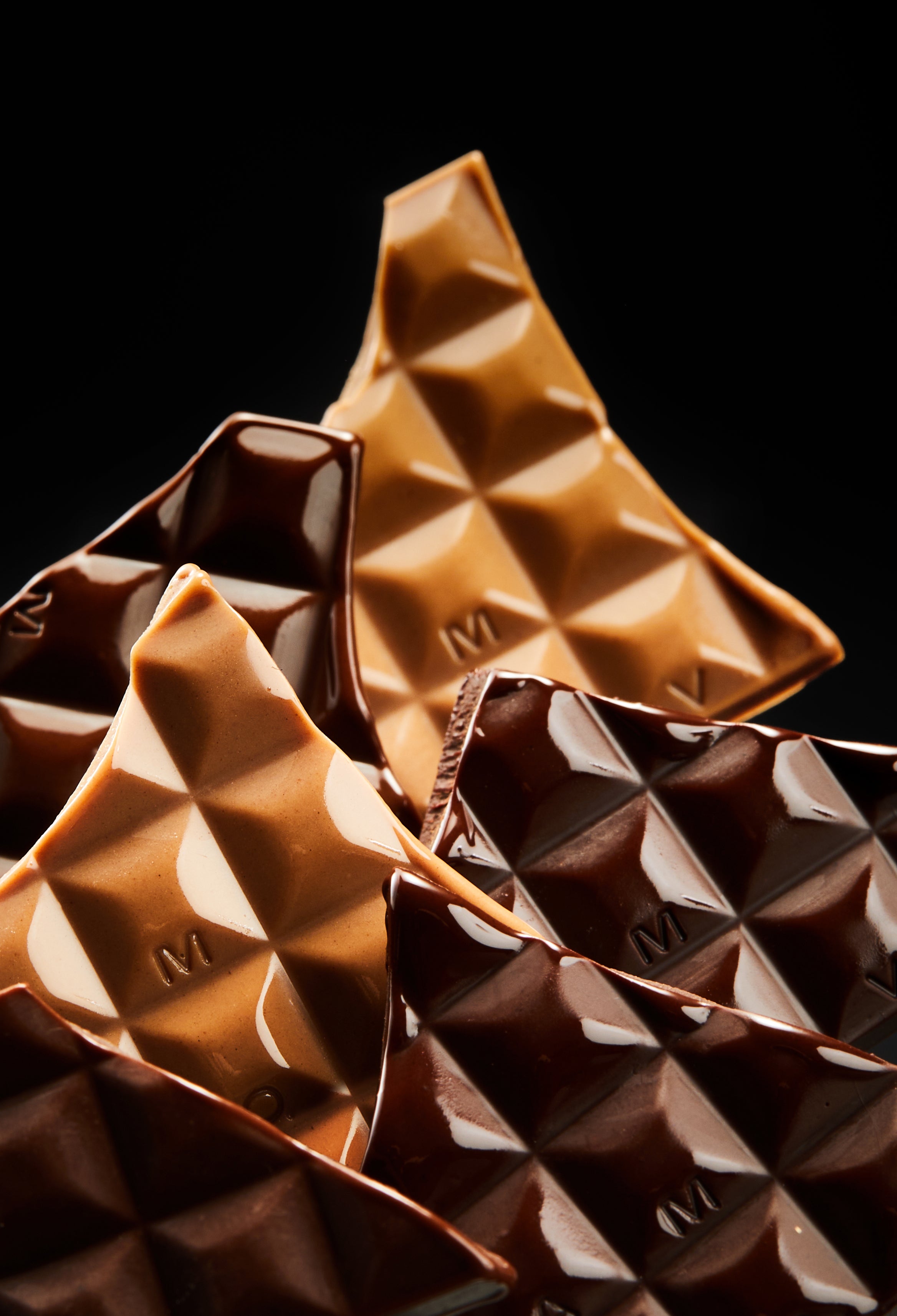 Amotrio couverture dark chocolate with premium ingredients and velvety texture, best for wine-pairing, snacks, party, movie nights, and game nights