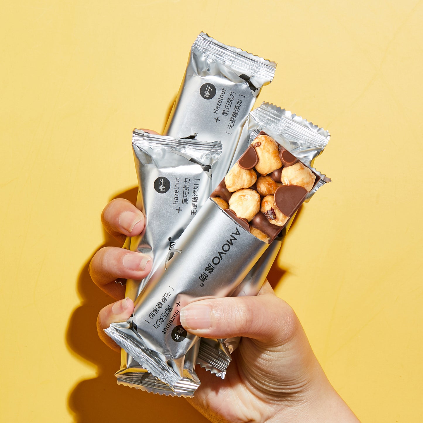 Packaging and contents of Amotrio No-Sugar-Added Hazelnut Chocolate Bars
